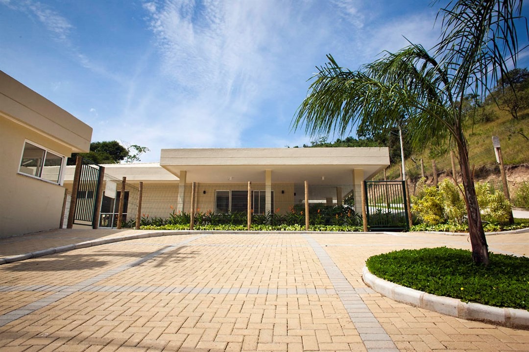 2 quartos no condomínio eco park - est da paciência - niteró