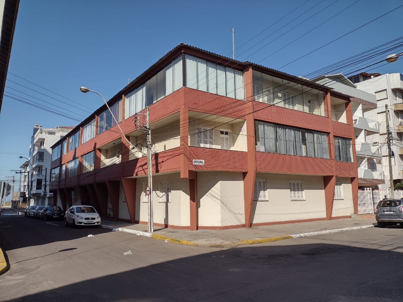 1 Dormitorio no centro com sacada de esquina