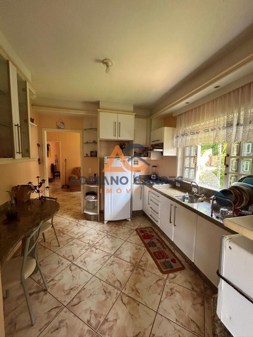 Casa ampla com 5 dormitórios, sendo 1 suíte, em gaspar no ba