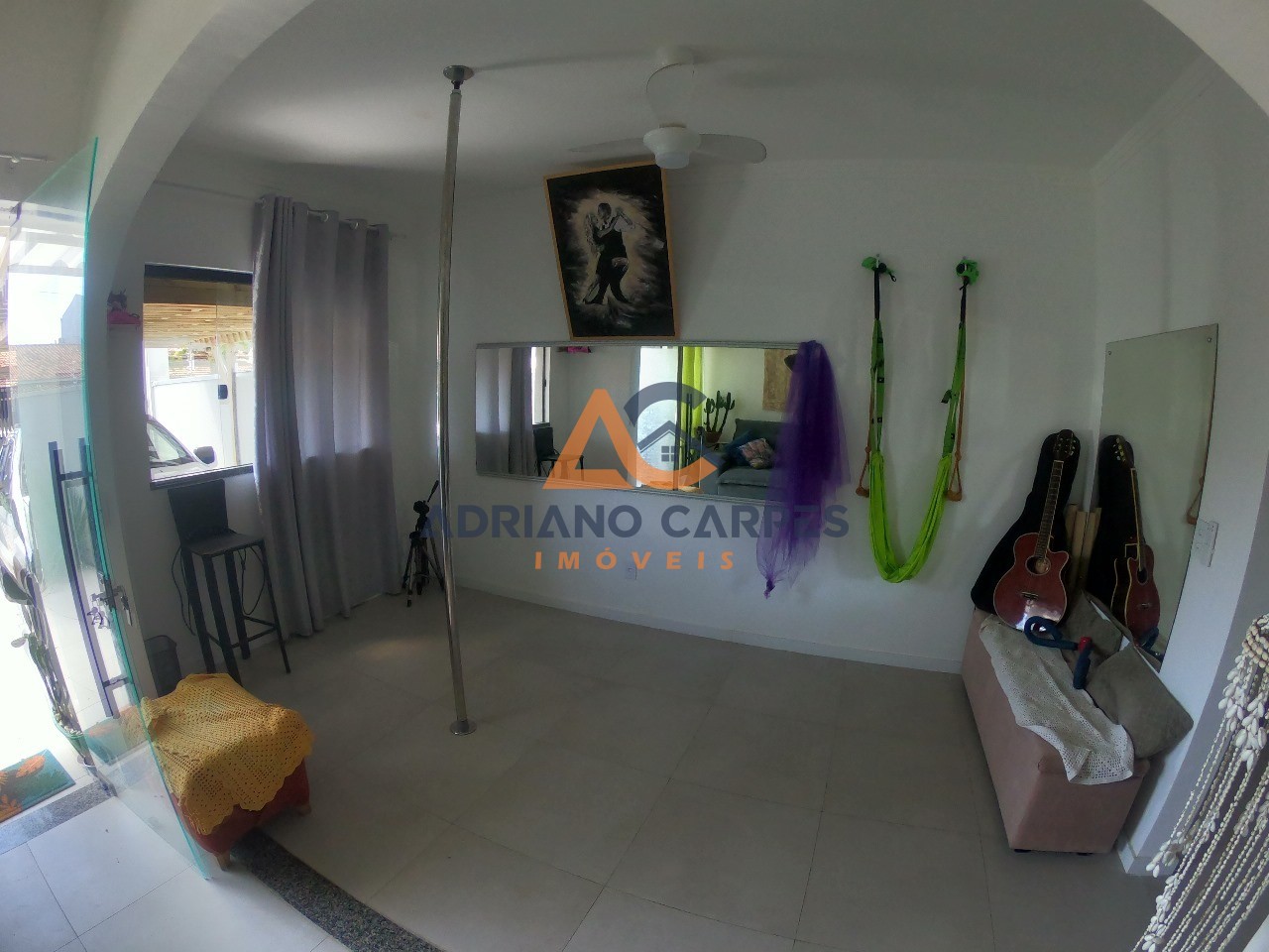 Geminado diferenciado de 1 suíte, cozinha planejada e vaga d