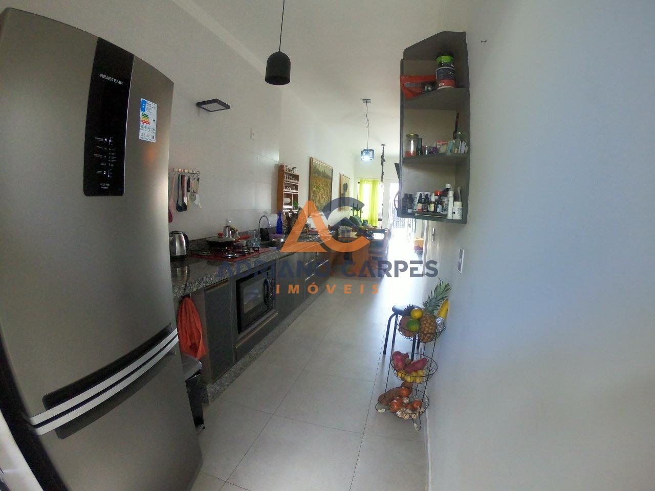 Geminado diferenciado de 1 suíte, cozinha planejada e vaga d