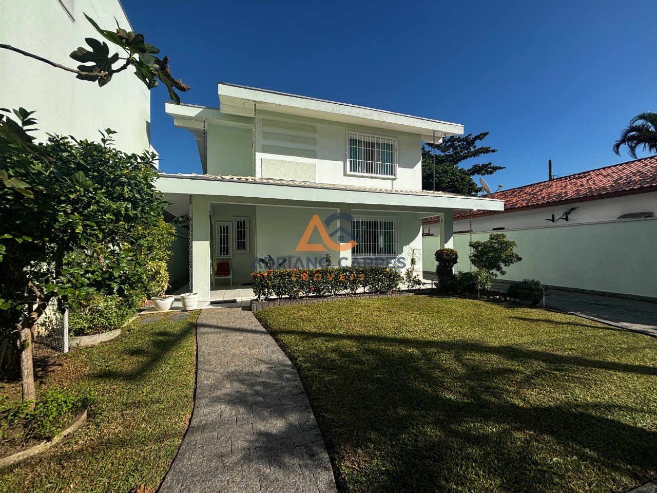 Casa, 4 quartos, 225 m² - Foto 1