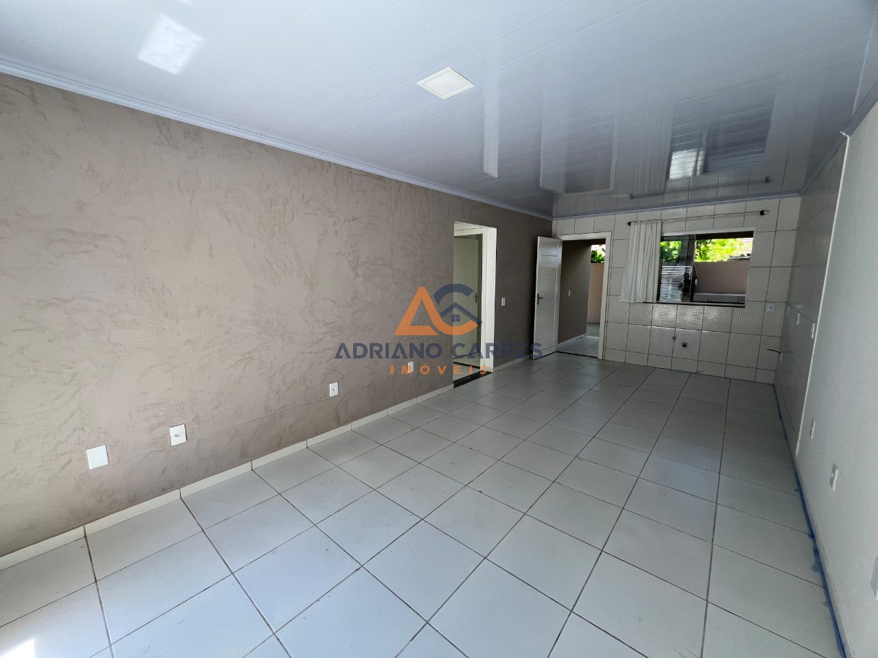 Casa com 02 quartos sendo 01 suíte na praia de gravatá, nave