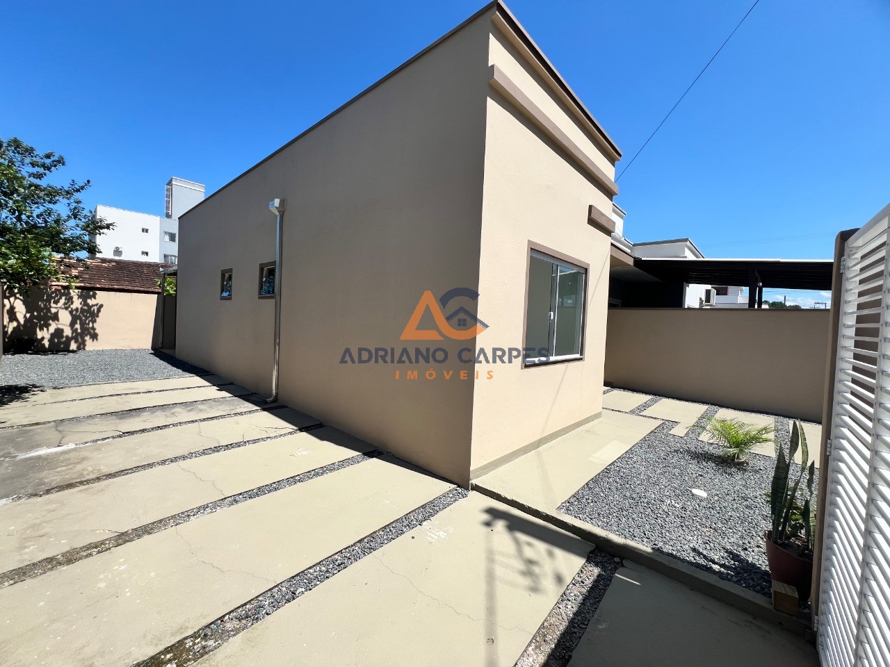 Casa com 02 quartos sendo 01 suíte na praia de gravatá, nave