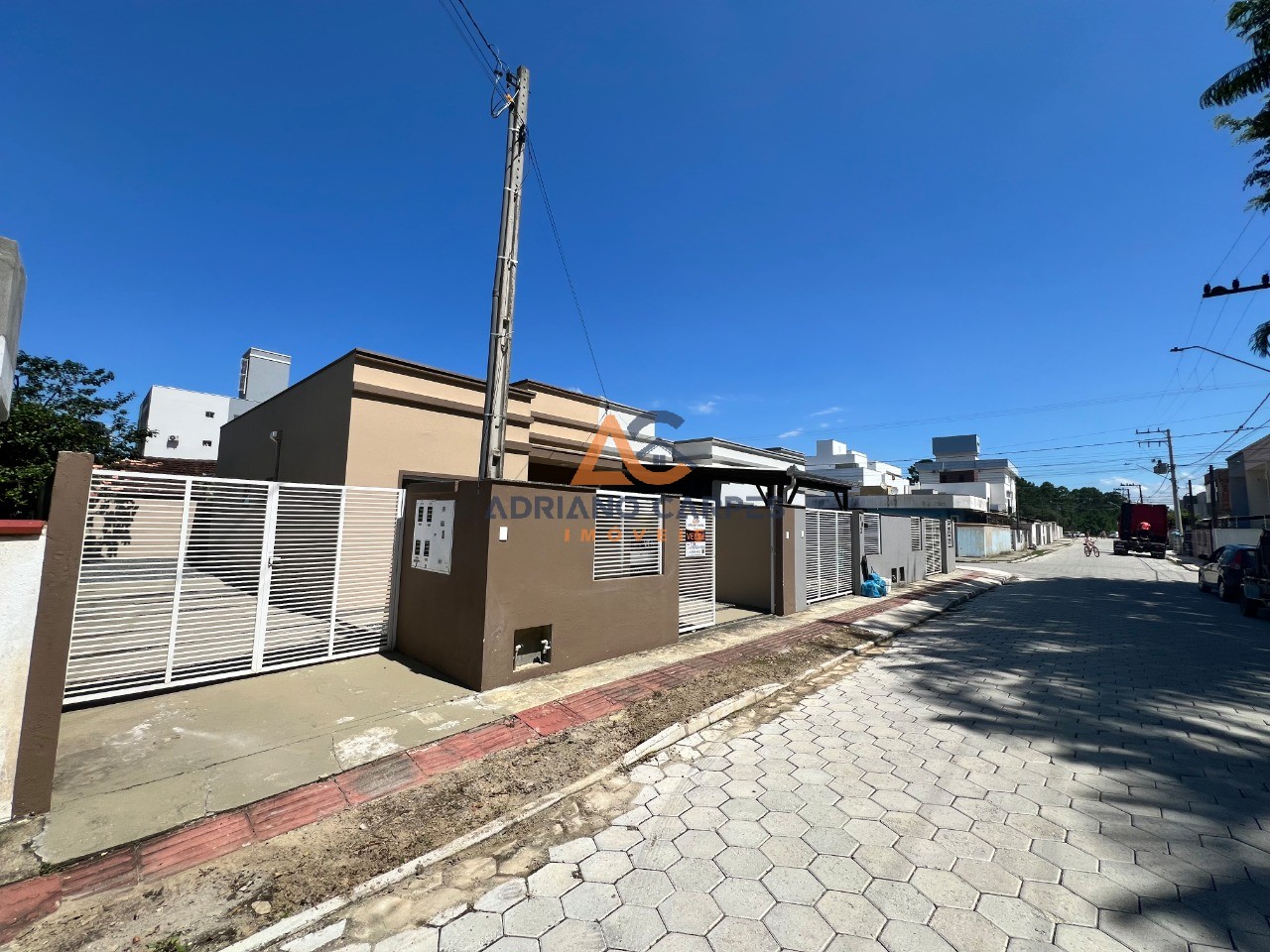 Casa com 02 quartos sendo 01 suíte na praia de gravatá, nave