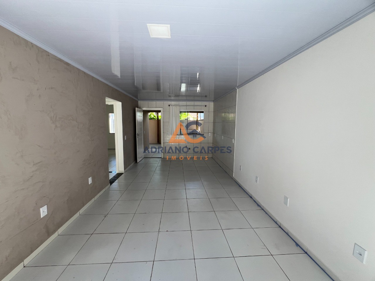 Casa com 02 quartos sendo 01 suíte na praia de gravatá, nave