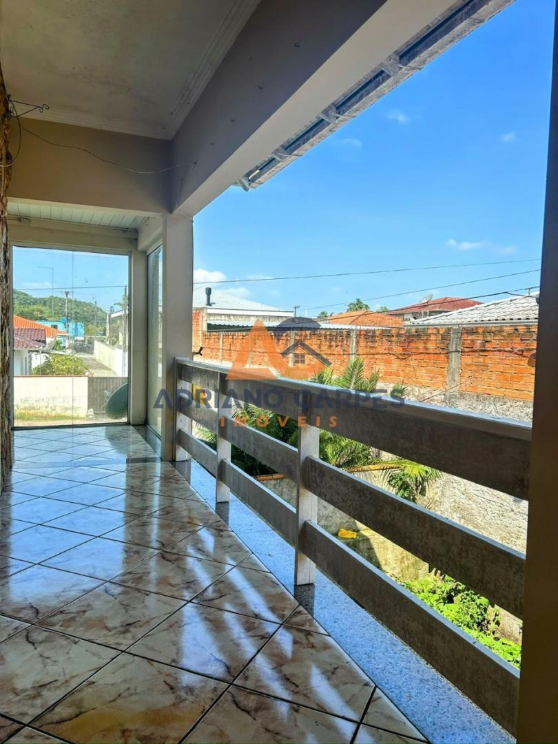 Casa ampla com 5 dormitórios, sendo 1 suíte, em gaspar no ba