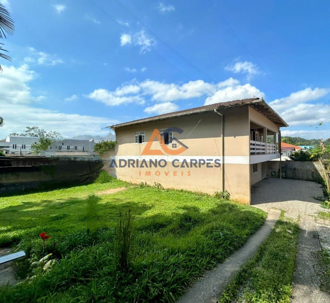 Casa ampla com 5 dormitórios, sendo 1 suíte, em gaspar no ba