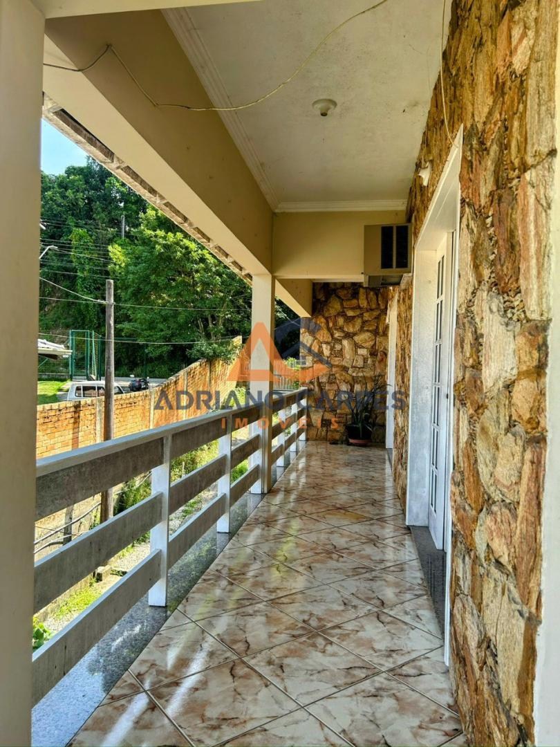 Casa ampla com 5 dormitórios, sendo 1 suíte, em gaspar no ba