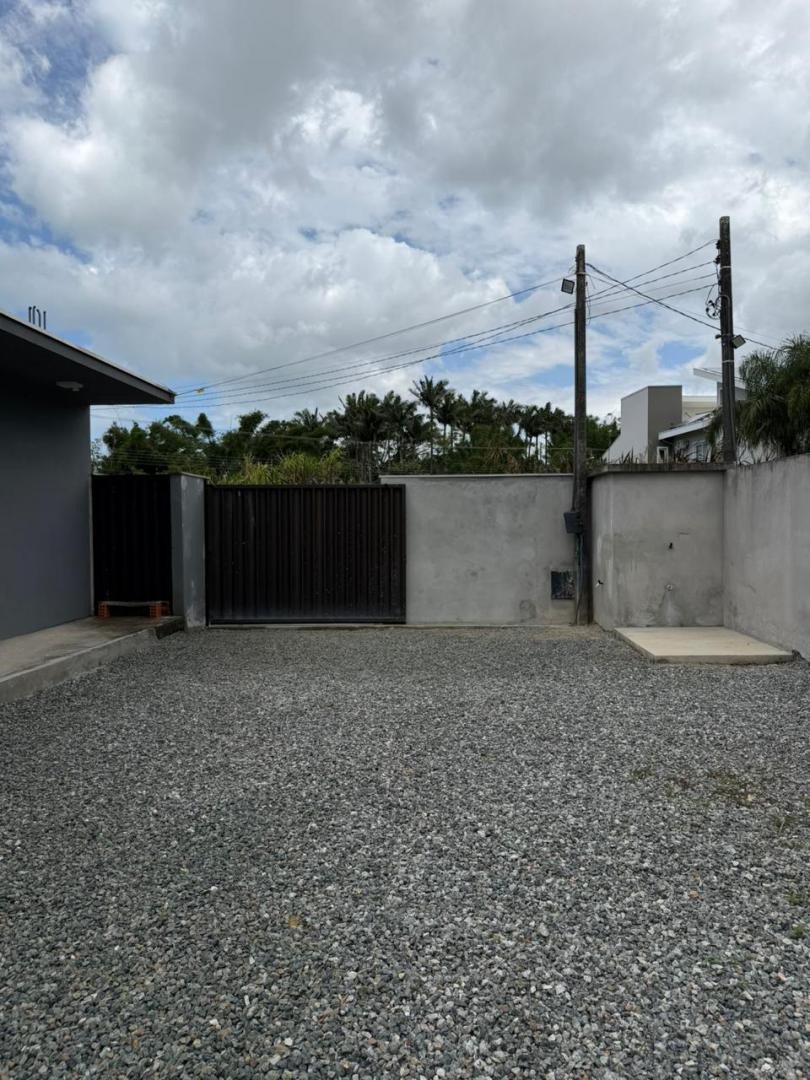 Terreno em Penha-SC de 300m² com sala comercial e Kitnet construída no bairro de Gravatá, projeto para 20 Lofts a venda por Adriano Carpes Imóveis