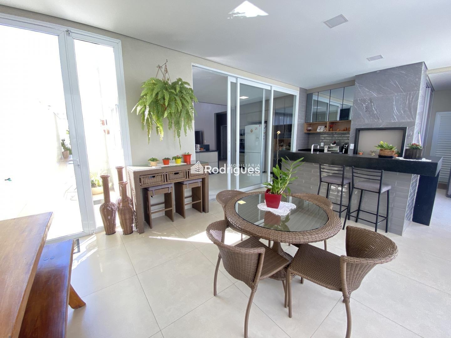 ARNIQUEIRAS SHA 04CASA ALTO PADRÃ 4 Quartos 4 suítes 1 máster com closet 500m²
