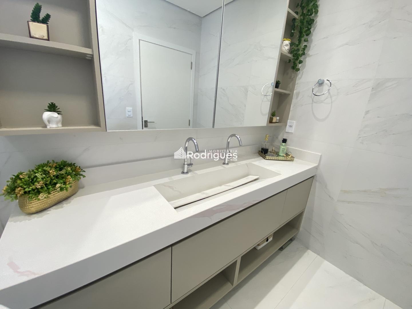 ARNIQUEIRAS SHA 04CASA ALTO PADRÃ 4 Quartos 4 suítes 1 máster com closet 500m²