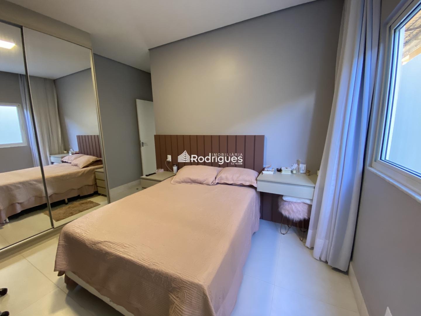 ARNIQUEIRAS SHA 04CASA ALTO PADRÃ 4 Quartos 4 suítes 1 máster com closet 500m²