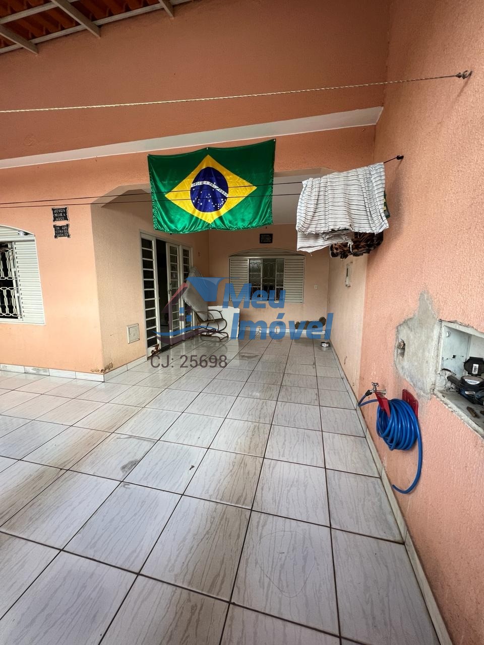 Qr 406 samambaia norte casa 2 quartos 2 vagas ac finc na laje