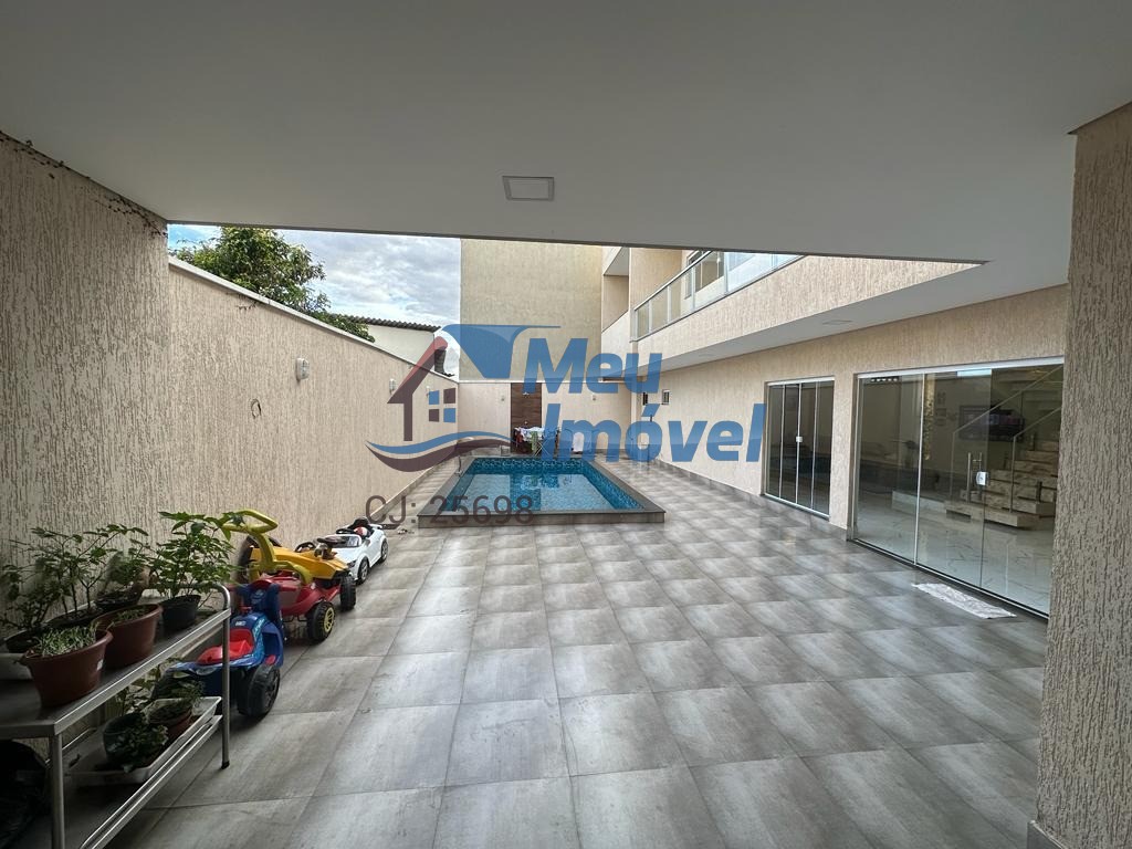 Arniqueiras Conjunto 4 Casa Sobrado 4 Quartos todos com suíte 1 closet Piscina
