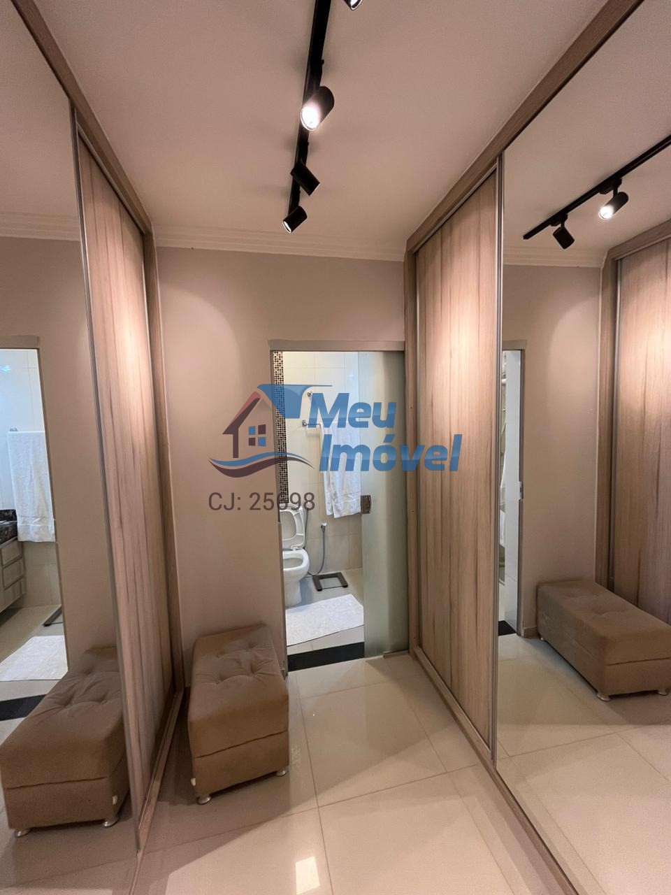 QNG 18 CASA 3 Quartos 1suíte Armários 6 Vaga 330m² Laje AC financiamento