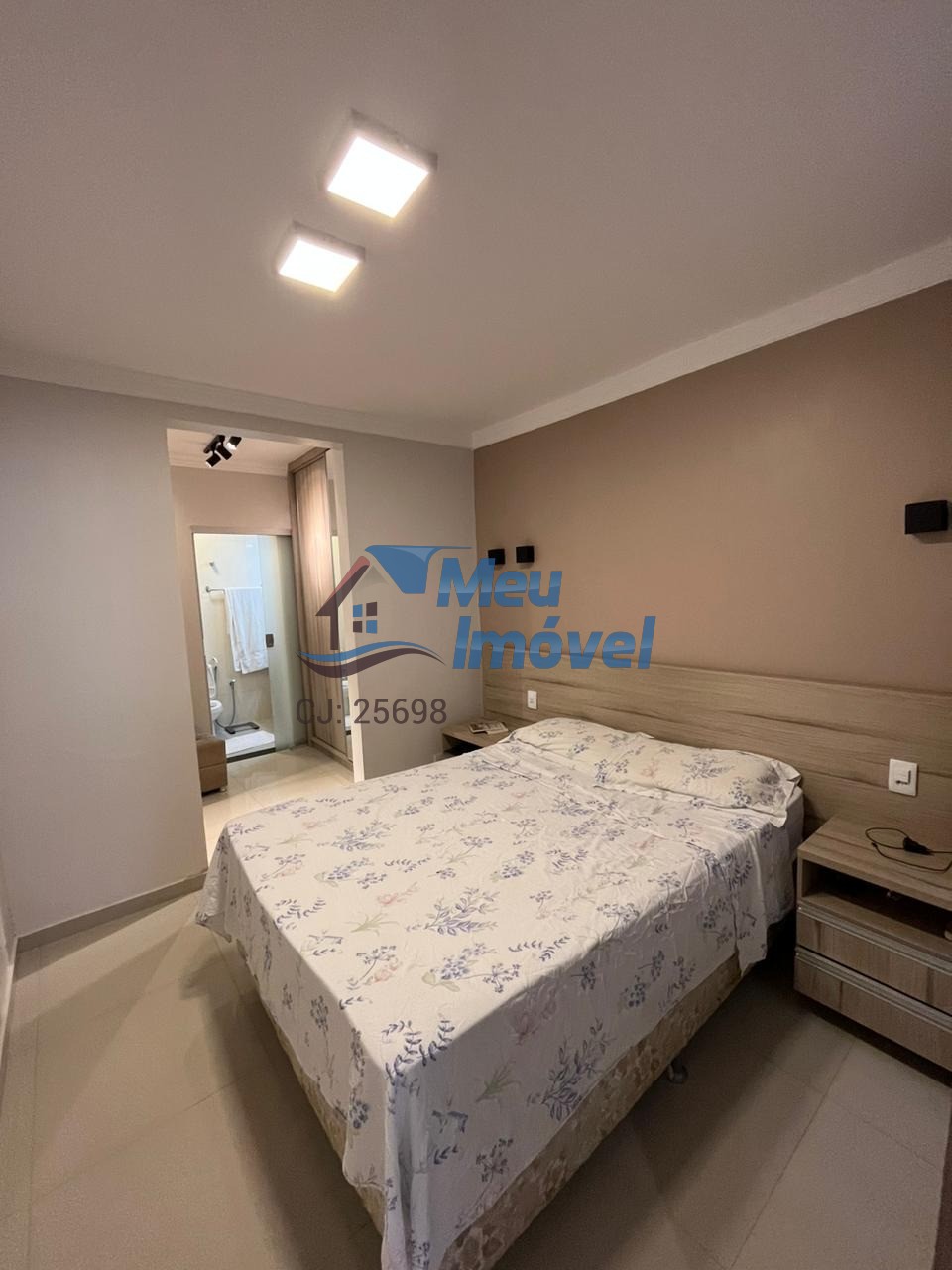 QNG 18 CASA 3 Quartos 1suíte Armários 6 Vaga 330m² Laje AC financiamento
