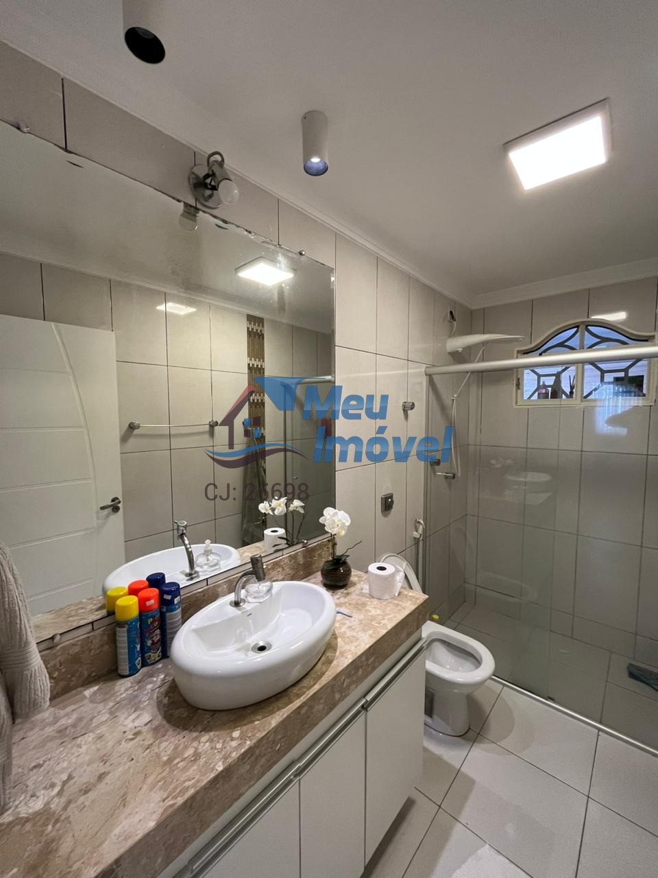 QNG 18 CASA 3 Quartos 1suíte Armários 6 Vaga 330m² Laje AC financiamento