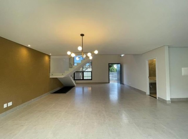 SHA Quadra 4 Arniqueiras Casa 3 Suítes 2 Vagas Útil 270 m² Terreno 235 m²