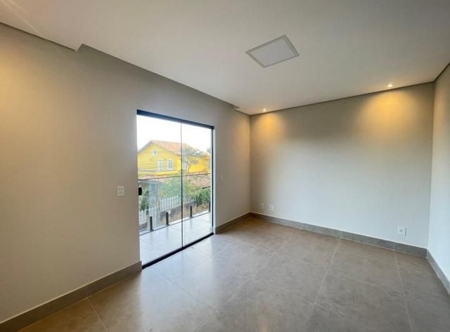 SHA Quadra 4 Arniqueiras Casa 3 Suítes 2 Vagas Útil 270 m² Terreno 235 m²