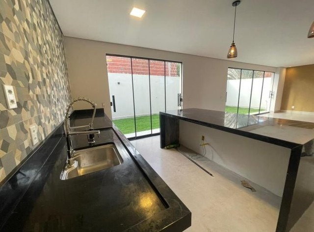 SHA Quadra 4 Arniqueiras Casa 3 Suítes 2 Vagas Útil 270 m² Terreno 235 m²