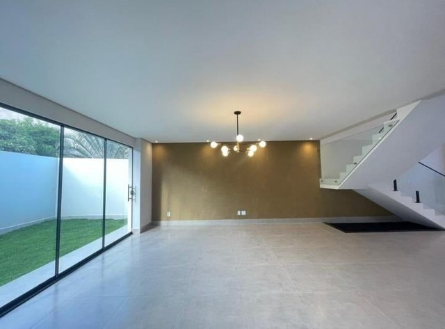 SHA Quadra 4 Arniqueiras Casa 3 Suítes 2 Vagas Útil 270 m² Terreno 235 m²