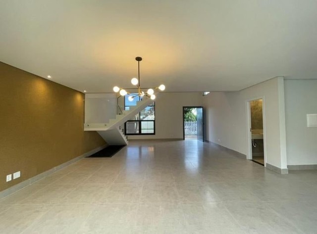 SHA Quadra 4 Arniqueiras Casa 3 Suítes 2 Vagas Útil 270 m² Terreno 235 m²
