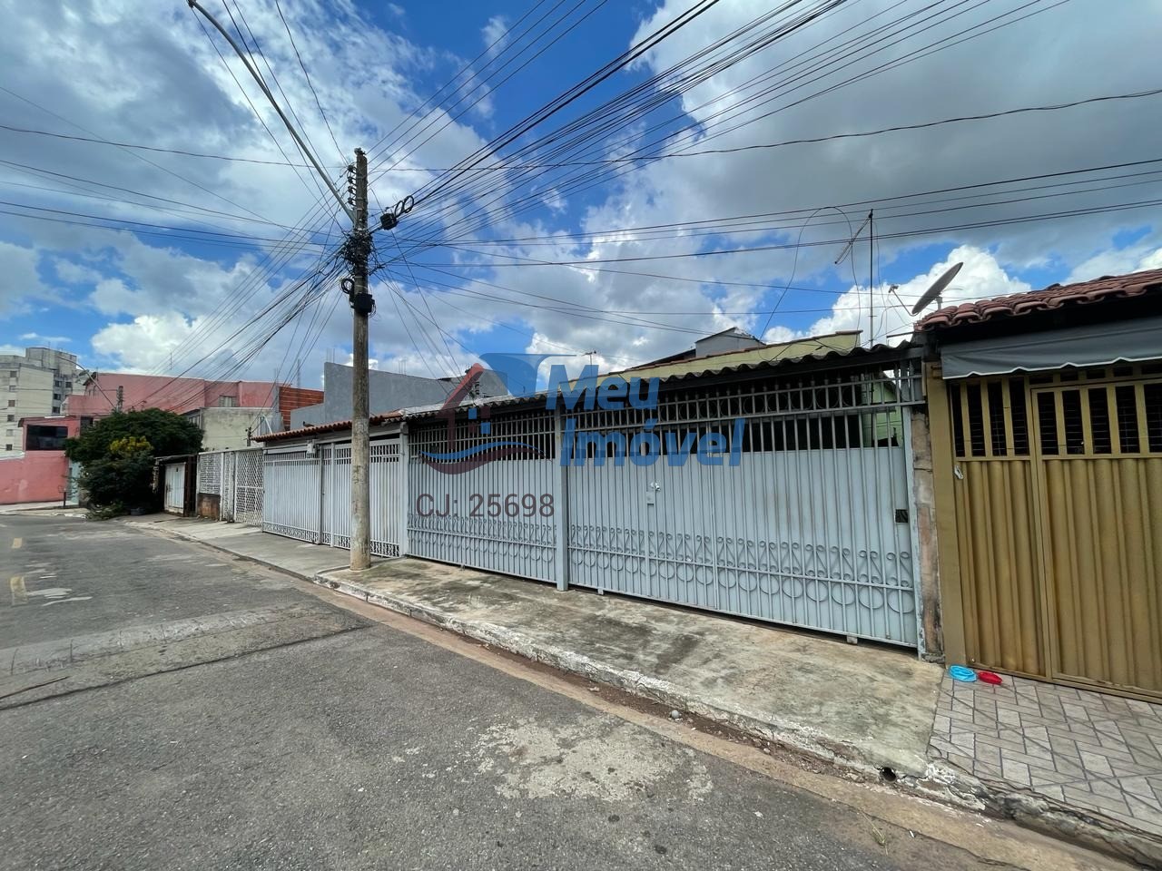 QR 308 SAMAMBAIA SUL CASA 3 Quartos 1 Suítes 2 Vagas 120 750m² NA LAJE