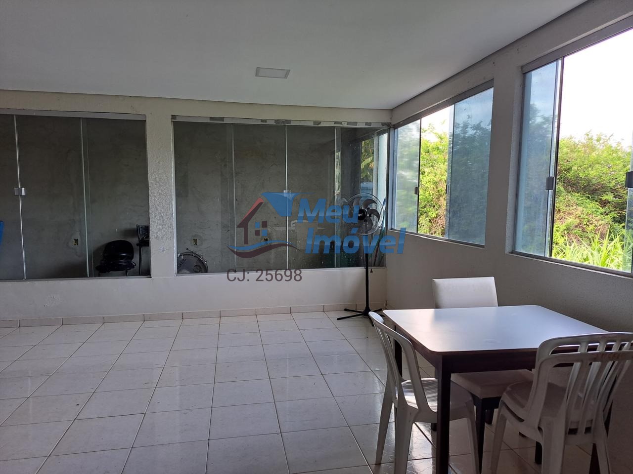 Chácara 102 Arniqueiras Cond Vitória 4 Quartos 3 Suítes 5 Vagas 284m² Quintal