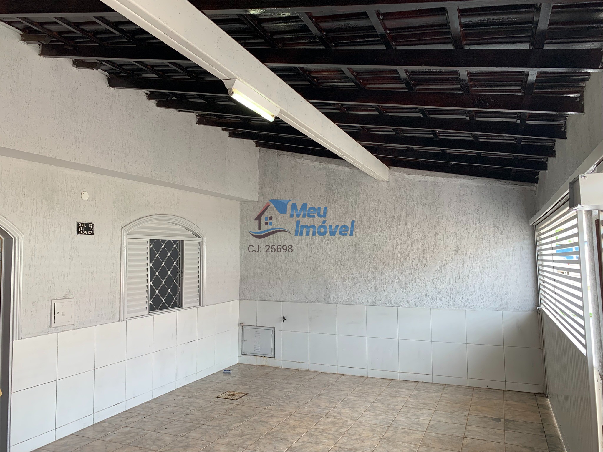 QNL 15 BL F Taguatinga Casa 5 Quartos 2 Suíte 2 vagas 2 andares Ac Financiamento