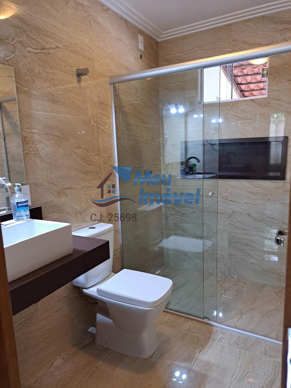 Chácara 102 Arniqueiras Cond Vitória 4 Quartos 3 Suítes 5 Vagas 284m² Quintal