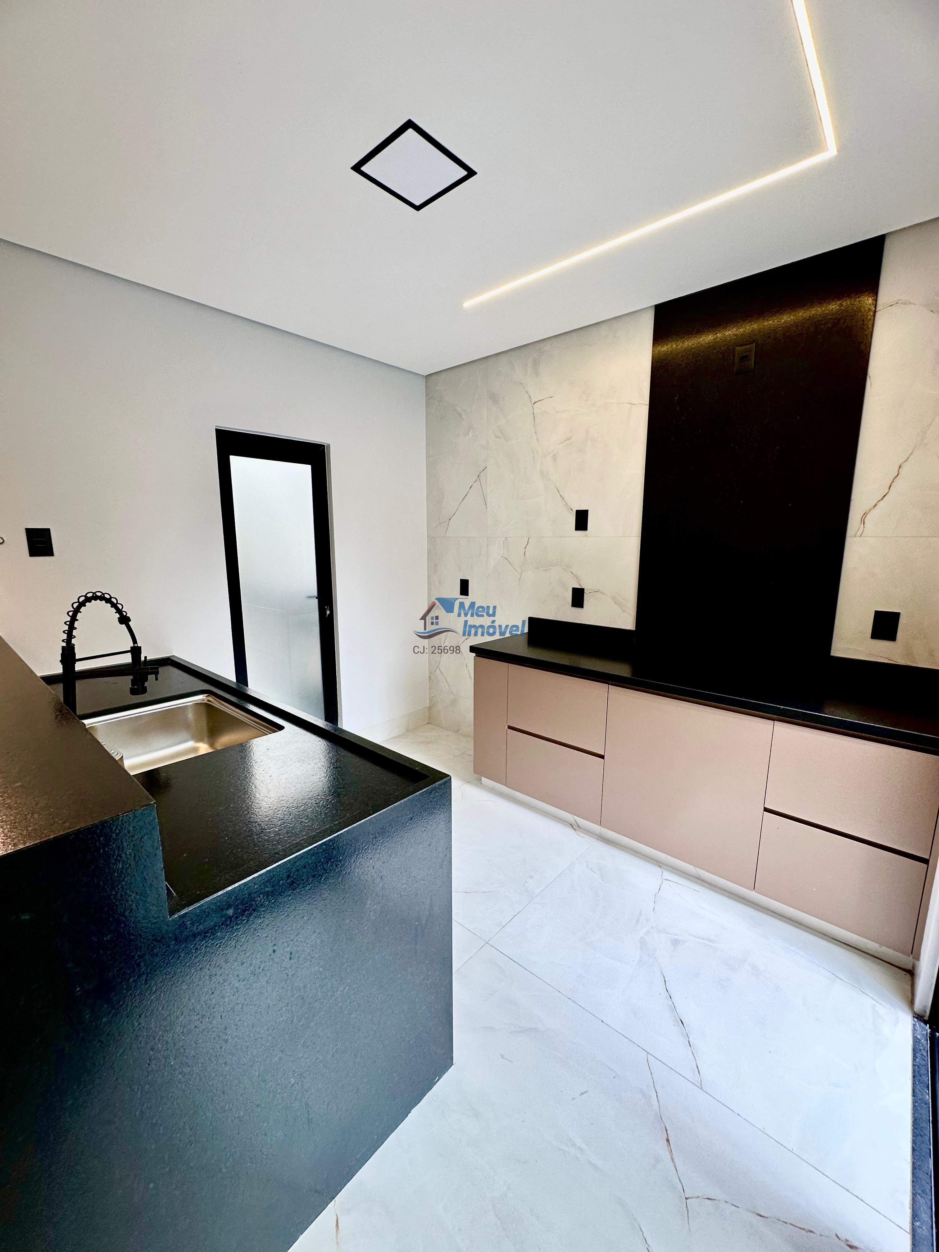 Qr 602 samambaia norte casa 3 quartos 2 vagas 107m² área gou