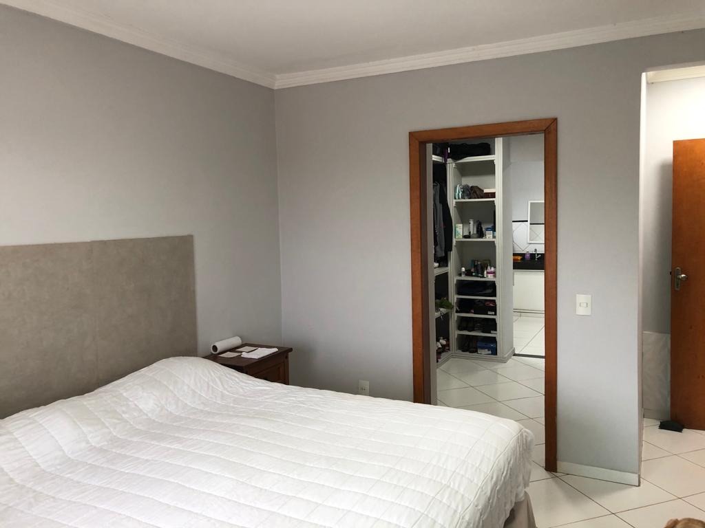 SHA conj 06 Sobrado 4 quartos 4 suítes 400m² 3 vagas Lazer