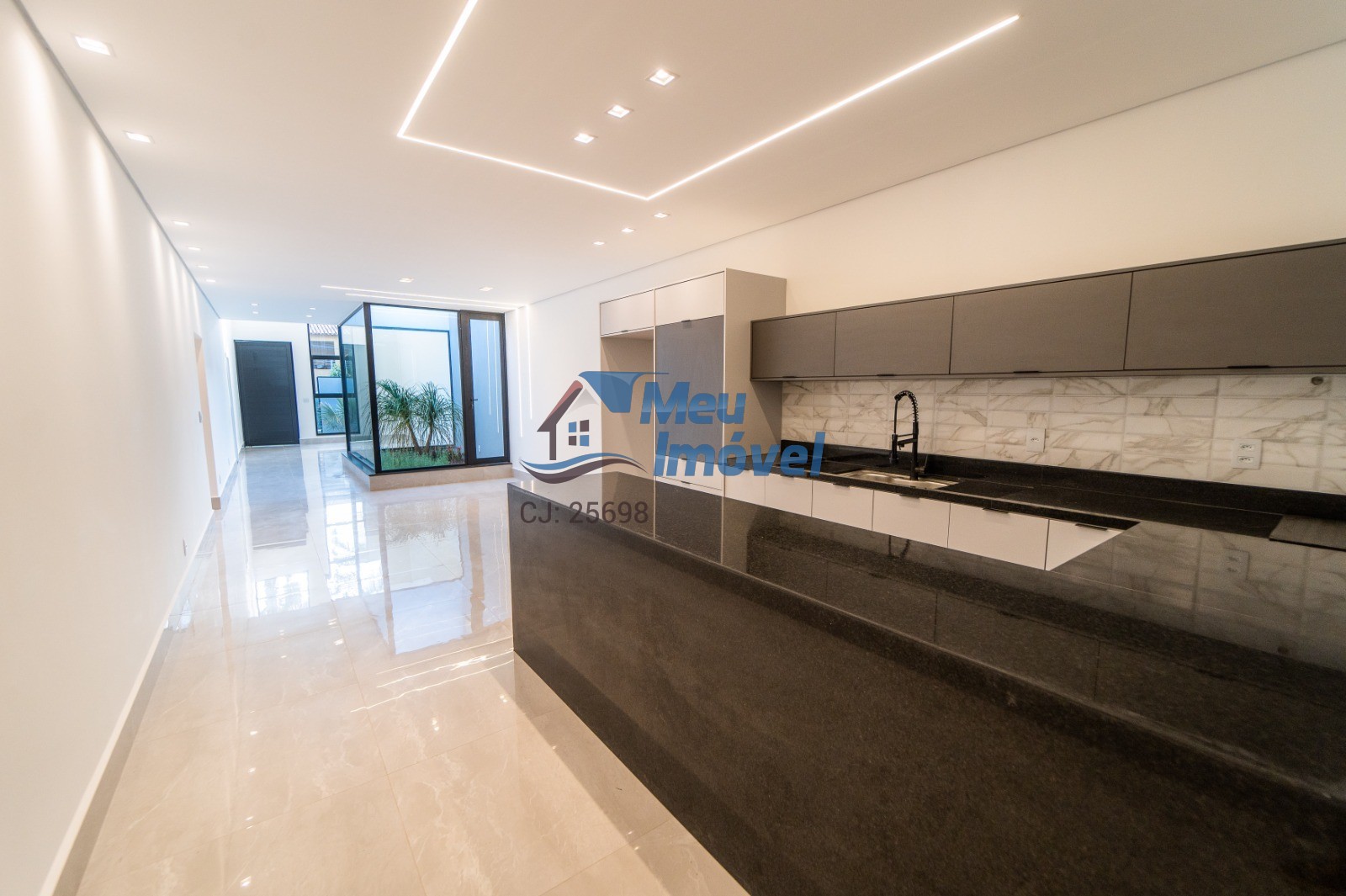 Arniqueiras Casa Alto Padrão 4 Quartos suíte 400m² 4 vaga Armários planejados