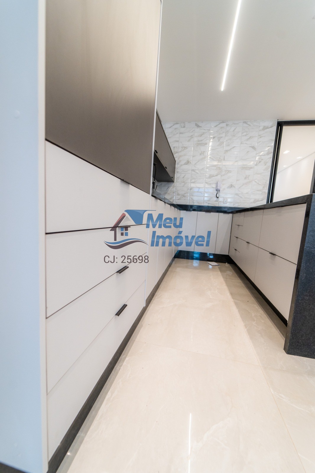 Arniqueiras Casa Alto Padrão 4 Quartos suíte 400m² 4 vaga Armários planejados