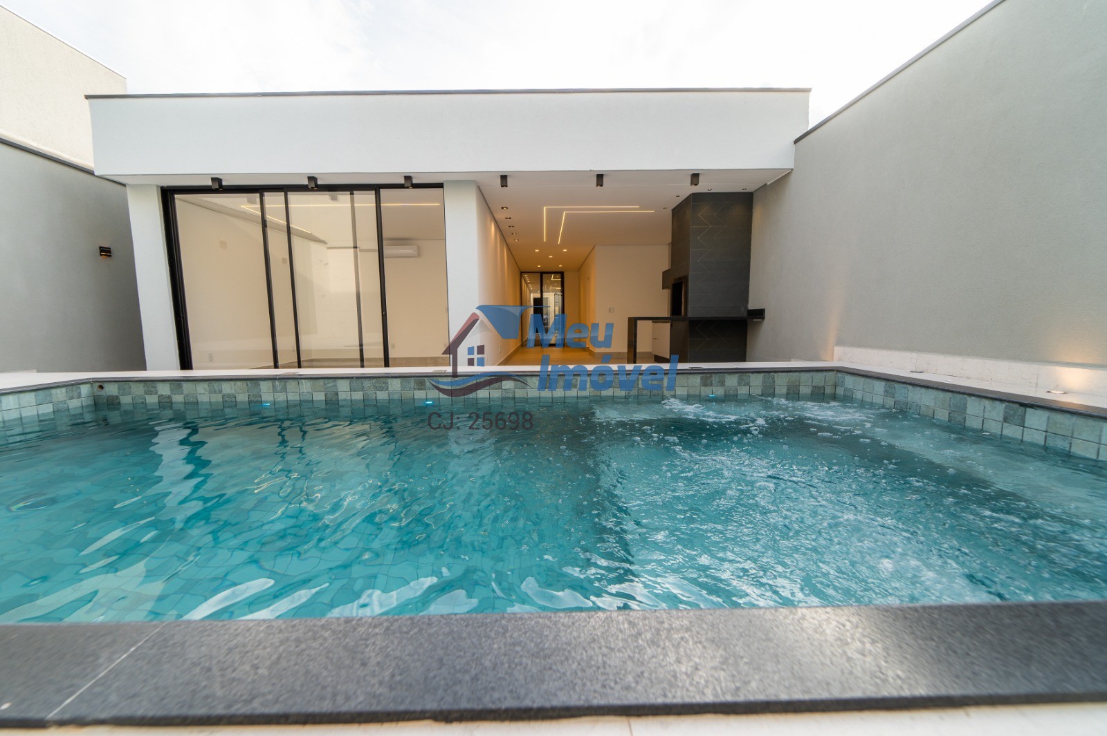 Arniqueiras Casa Alto Padrão 4 Quartos suíte 400m² 4 vaga Armários planejados