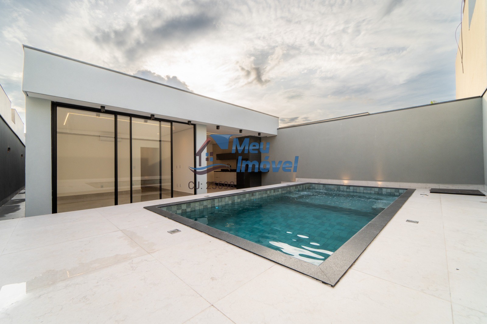 Arniqueiras Casa Alto Padrão 4 Quartos suíte 400m² 4 vaga Armários planejados