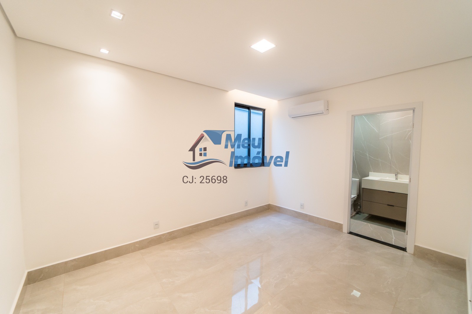 Arniqueiras Casa Alto Padrão 4 Quartos suíte 400m² 4 vaga Armários planejados