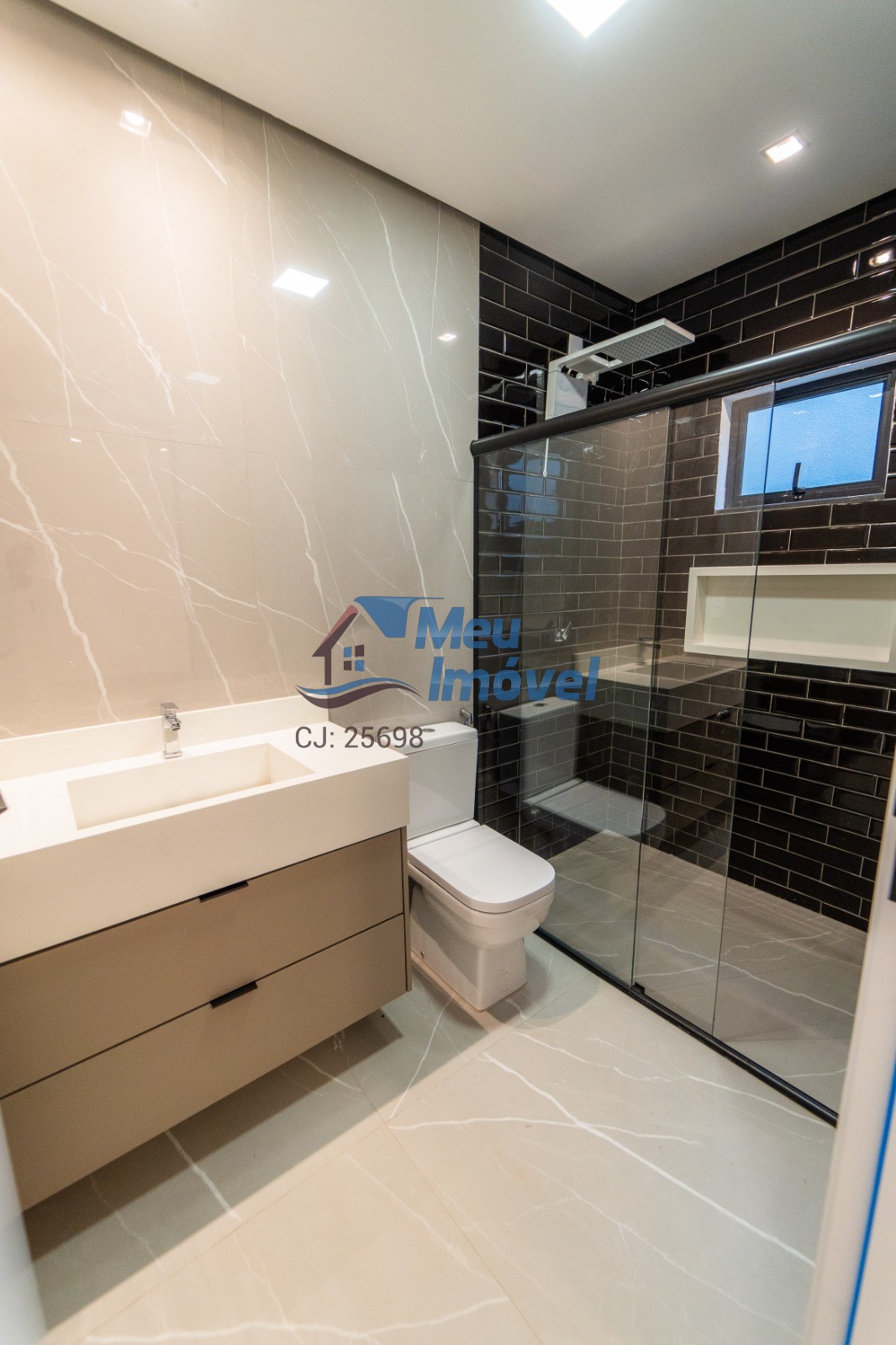 Arniqueiras Casa Alto Padrão 4 Quartos suíte 400m² 4 vaga Armários planejados