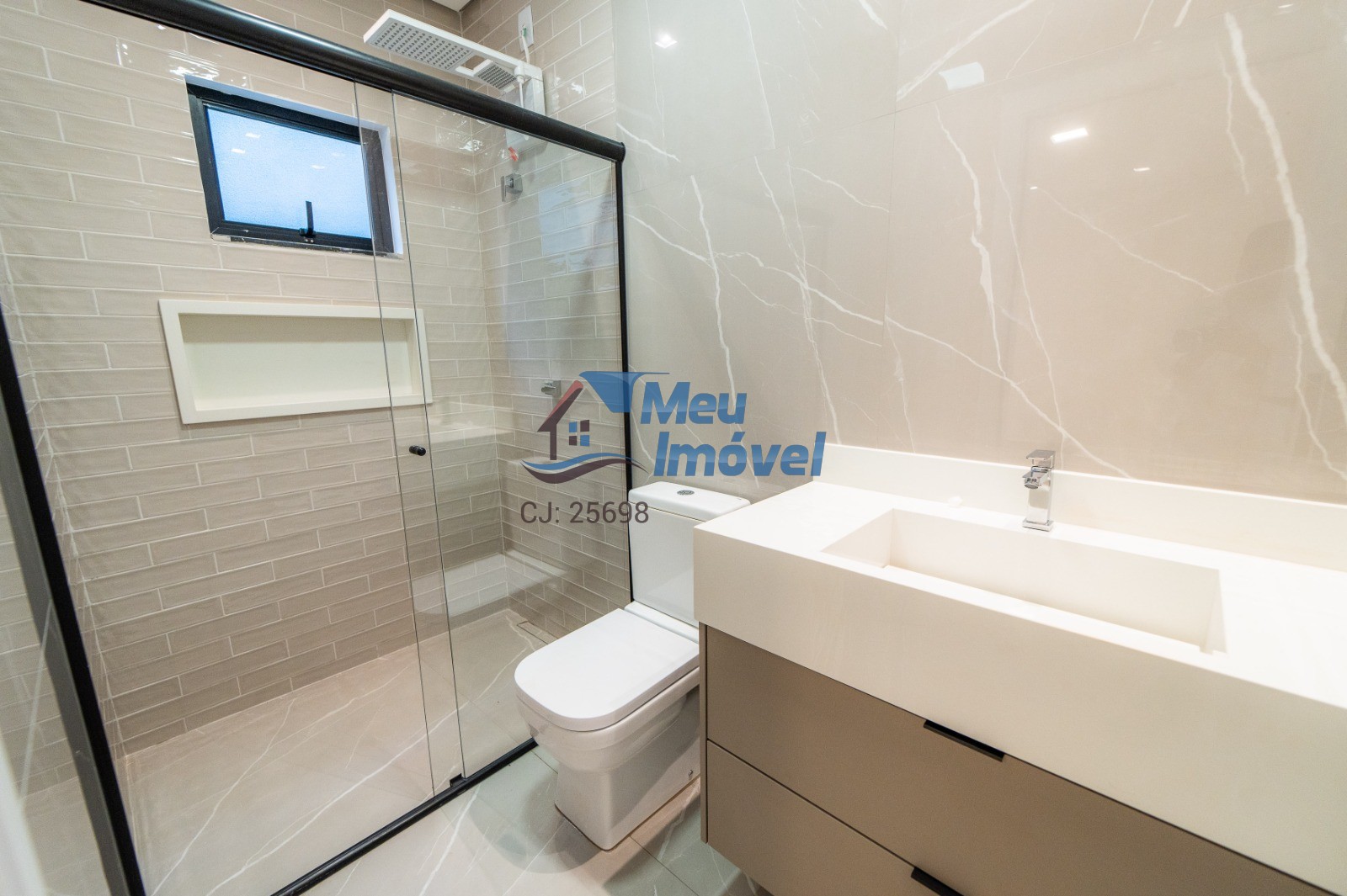 Arniqueiras Casa Alto Padrão 4 Quartos suíte 400m² 4 vaga Armários planejados