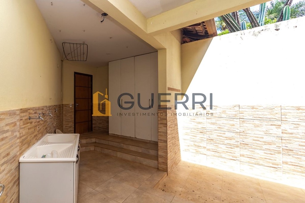 SMPW Quadra 4 Park Way Casa 5 Quartos 2 Suítes 3 Vagas Lote 2500 m² Útil 590 m²