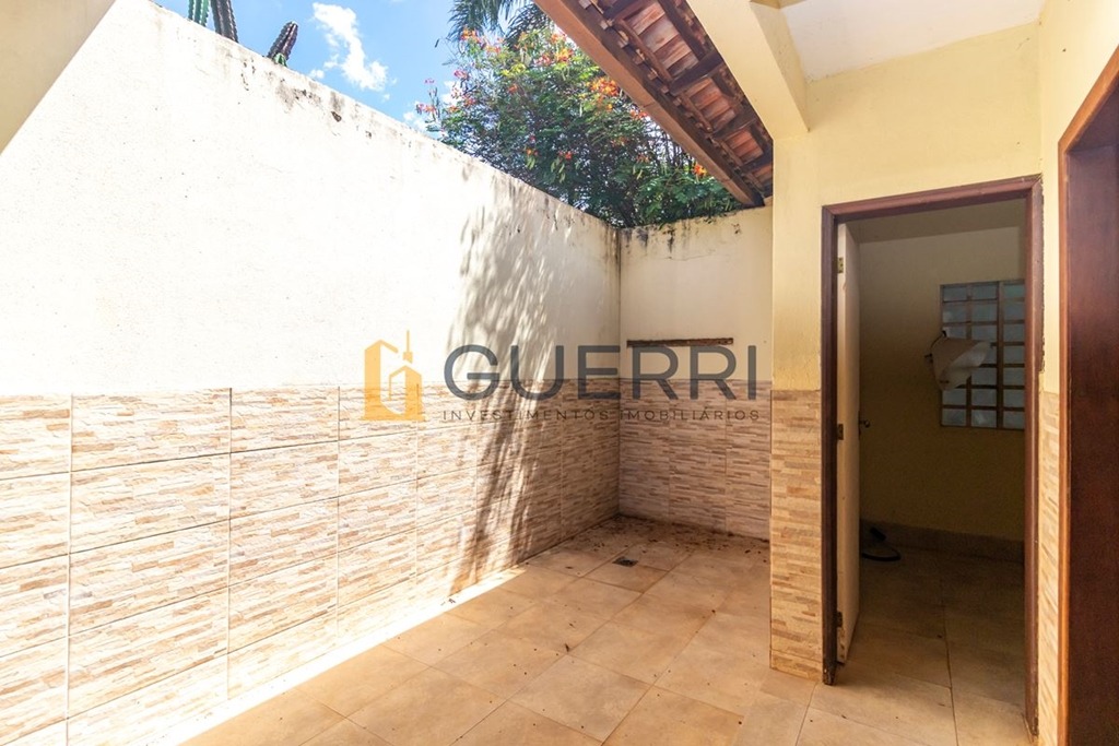 SMPW Quadra 4 Park Way Casa 5 Quartos 2 Suítes 3 Vagas Lote 2500 m² Útil 590 m²