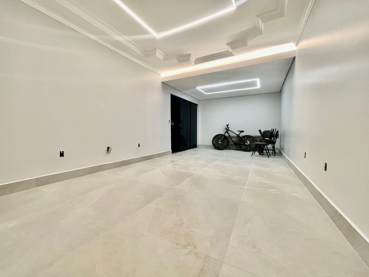 Rua 8 vicente pires casa 3 quartos 1 suíte 4 vagas 740m² esc