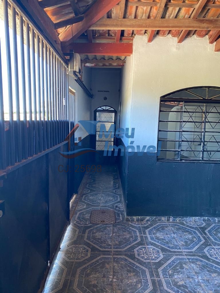Qr 508 samambaia sul casa 2 quartos 2 vagas 150m² área de se