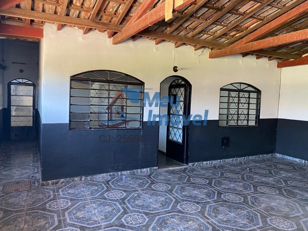 Qr 508 samambaia sul casa 2 quartos 2 vagas 150m² área de se