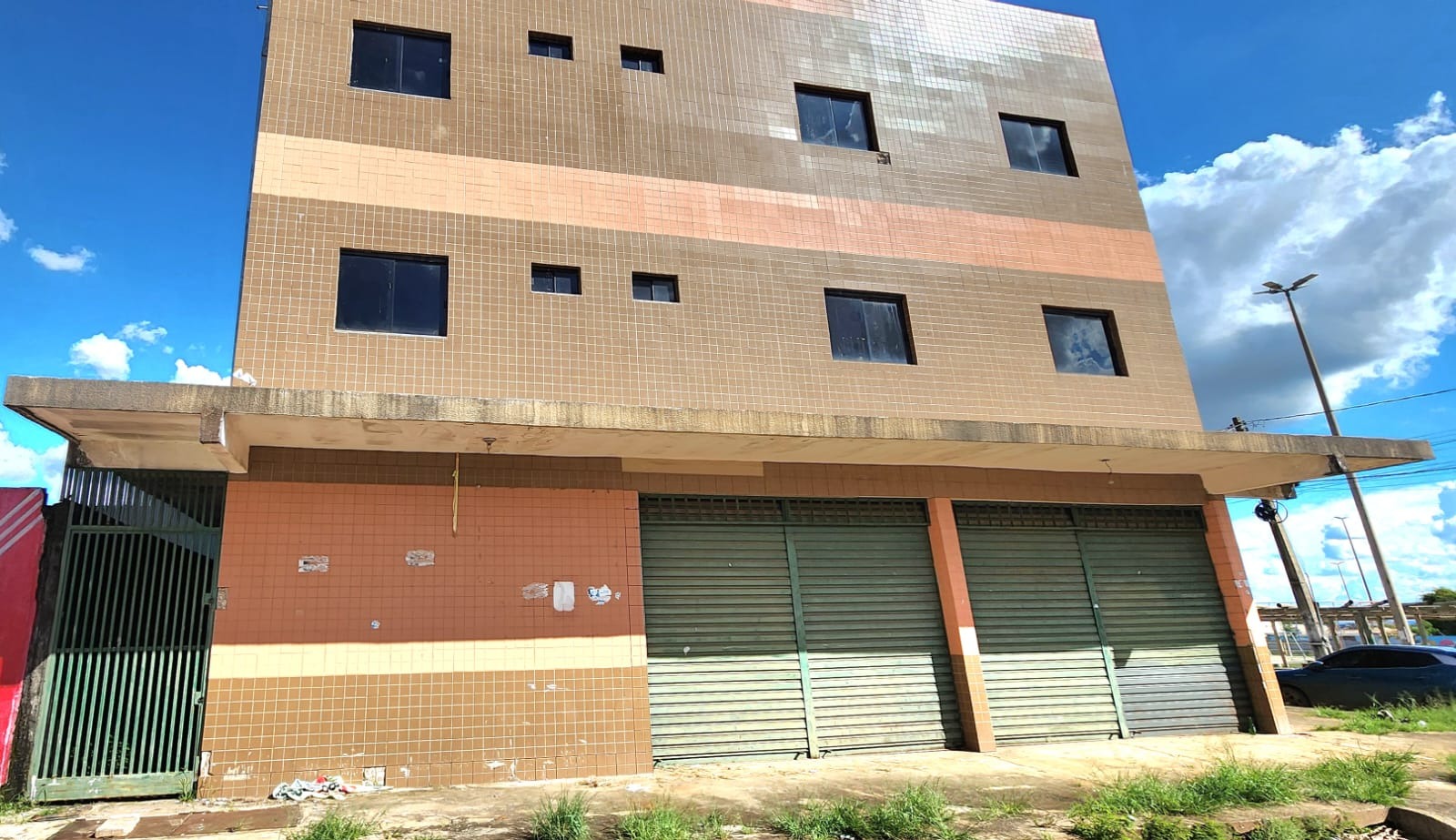 QD 803 Recanto das Emas Prédio 6 Quartos 112,50m² Térreo Locação
