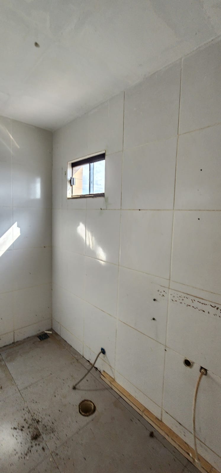 QD 803 Recanto das Emas Prédio 6 Quartos 112,50m² Térreo Locação