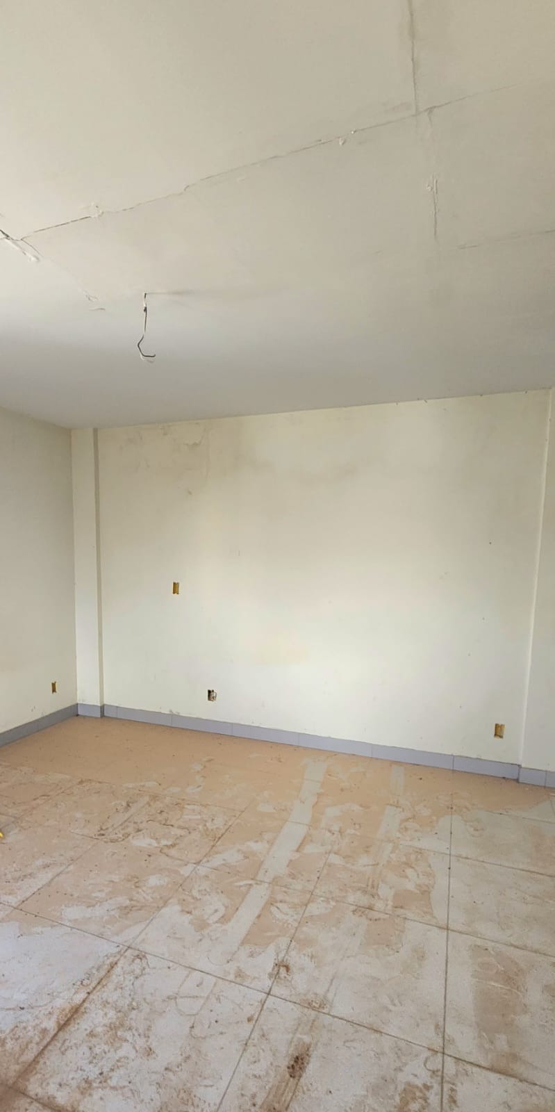 QD 803 Recanto das Emas Prédio 6 Quartos 112,50m² Térreo Locação