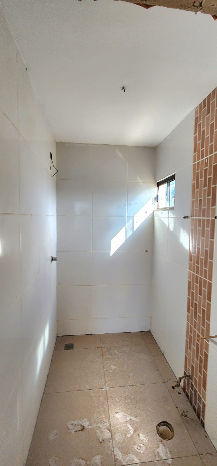 QD 803 Recanto das Emas Prédio 6 Quartos 112,50m² Térreo Locação