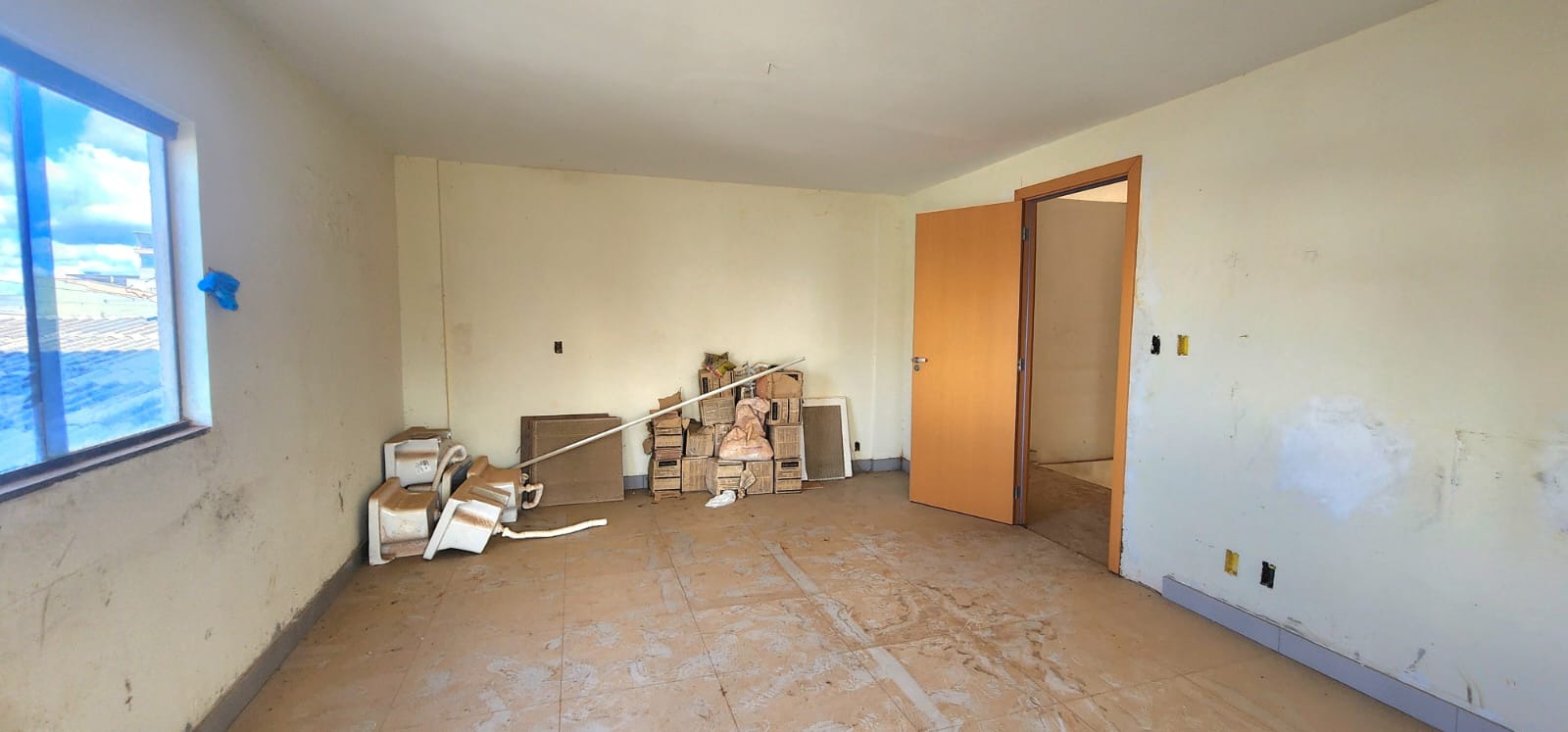 QD 803 Recanto das Emas Prédio 6 Quartos 112,50m² Térreo Locação